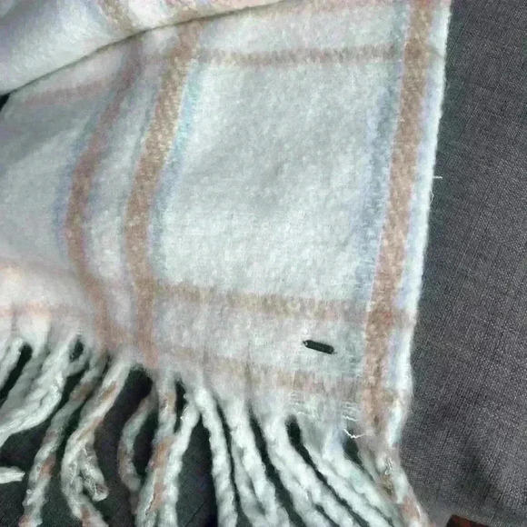 Aeropostale Women’s Light Blue Plaid Polyester Blanket Scarf Cozy Winter - Picture 8 of 8